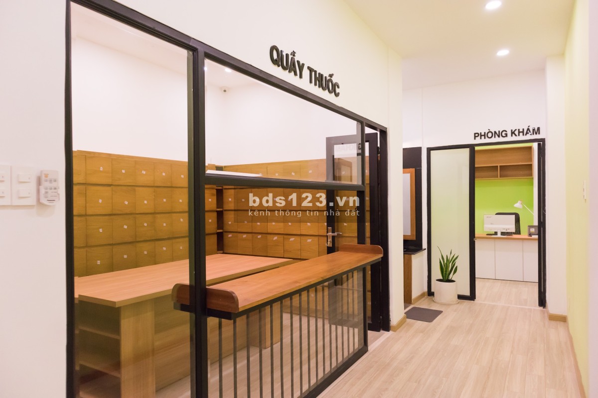 Cho thuê nhà nguyên căn 1 trệt 2 lầu, mặt tiền đường Phan Văn Trị, đối diện siêu thị Emart