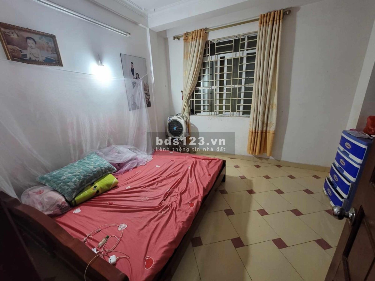 Bán nhà Cát Linh, Đống Đa 36m2, 5 tầng, nhỉnh 3 tỷ, nhà sát phố đẹp, vào ở ngay