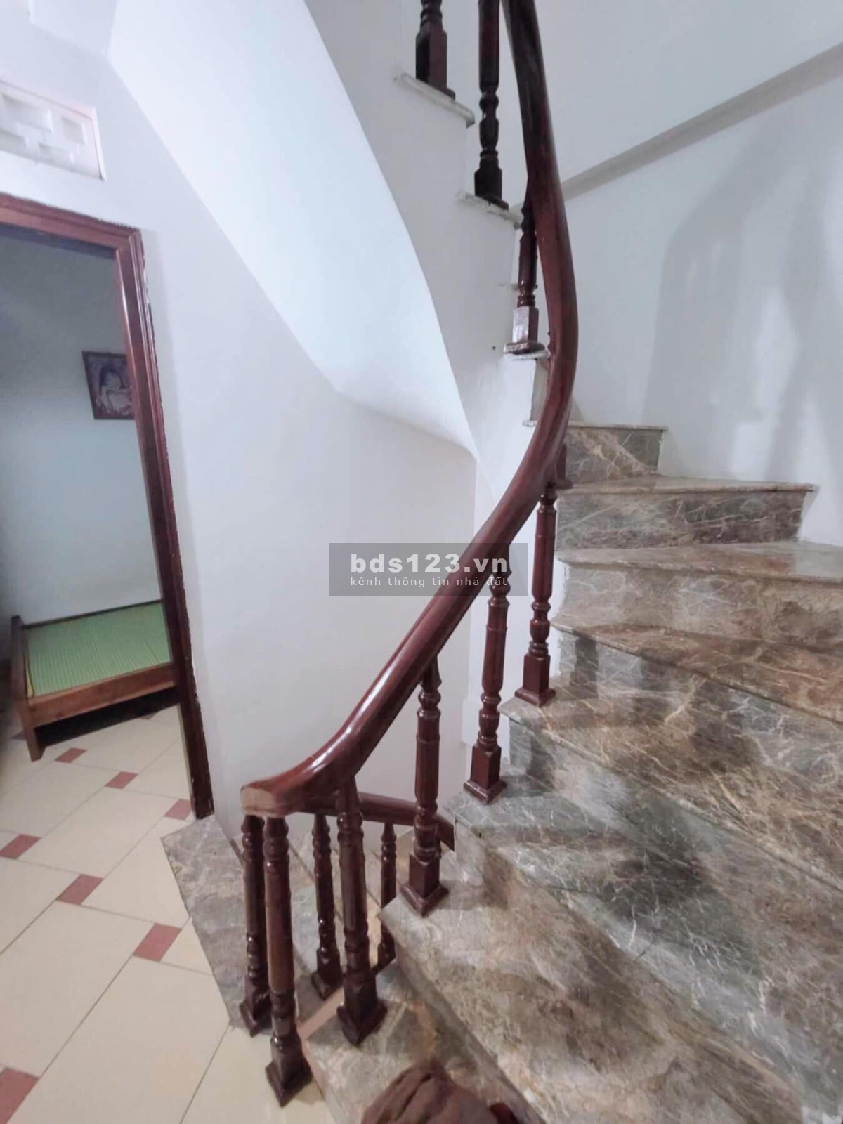 Bán nhà Cát Linh, Đống Đa 36m2, 5 tầng, nhỉnh 3 tỷ, nhà sát phố đẹp, vào ở ngay