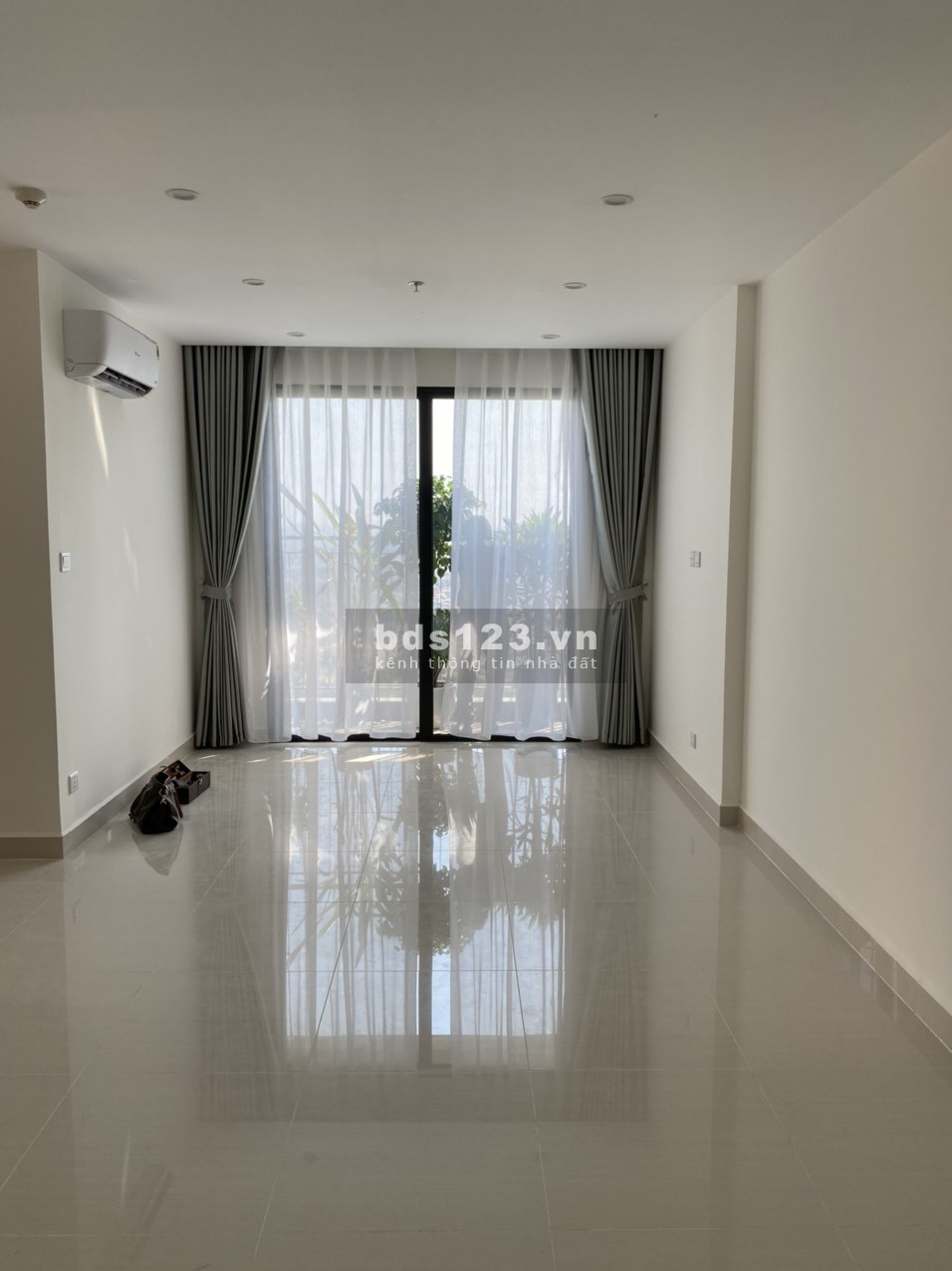 Giá siêu tốt 2N2WC 55m NB, BC Đông Nam Tòa S402 2 tỷ430 BP Vinhomes Smart City