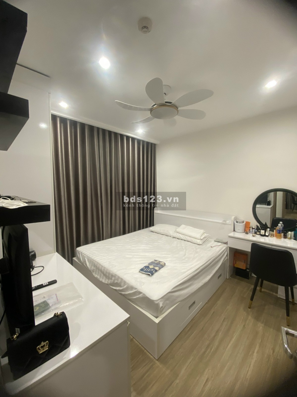 Cần chuyển nhượng gấp căn góc căn hộ 3PN Vinhomes Smart City (có Video)