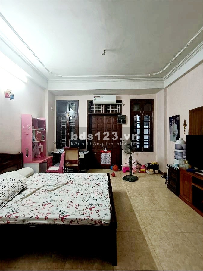 Nhà đẹp dân xây - Phố Nghĩa Đô - Ô tô tránh - Thông thoáng ở ngay (395)