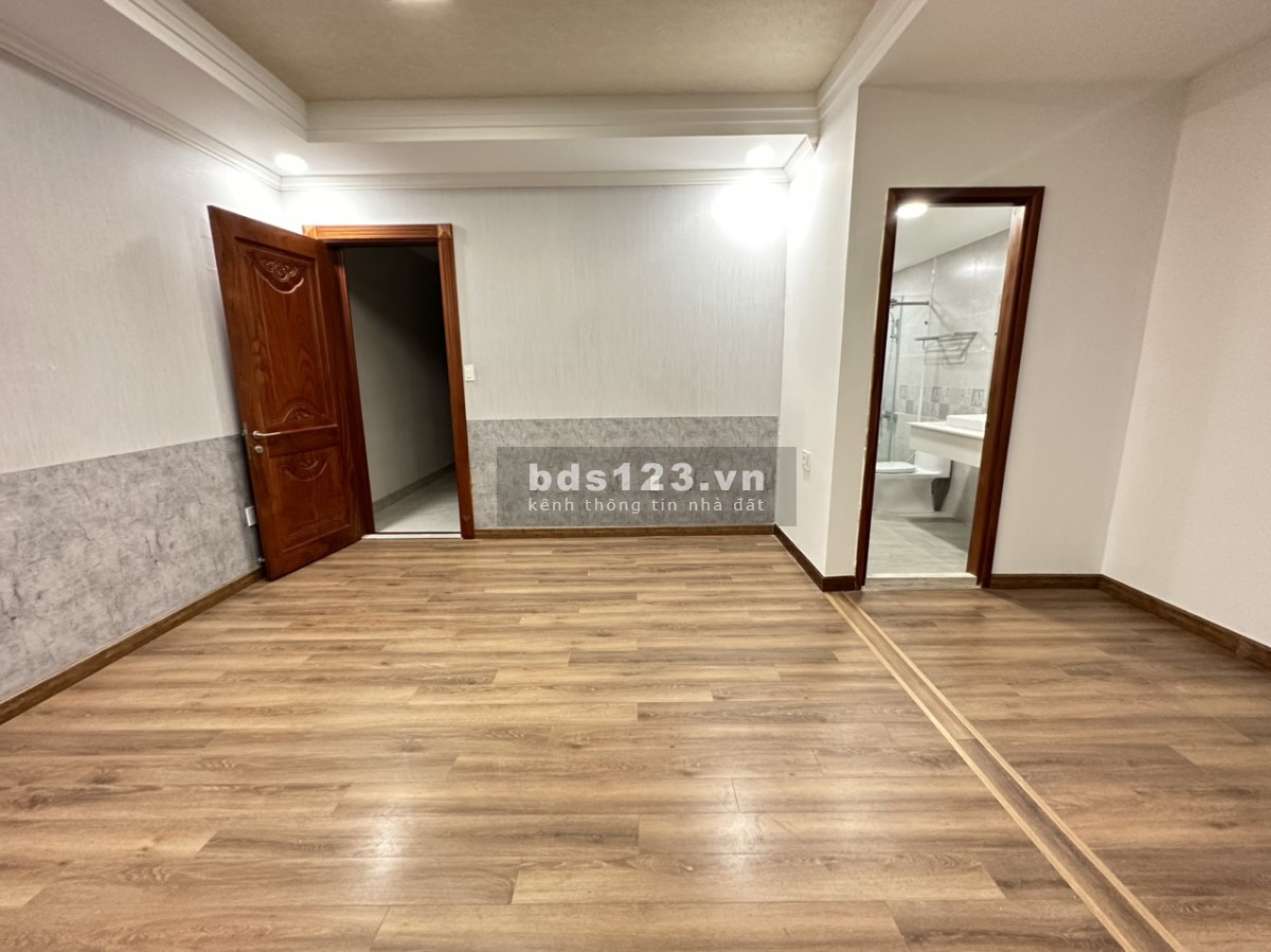 Cho thuê shophouse Saritown nội thất gỗ cao cấp giá 110 triệu