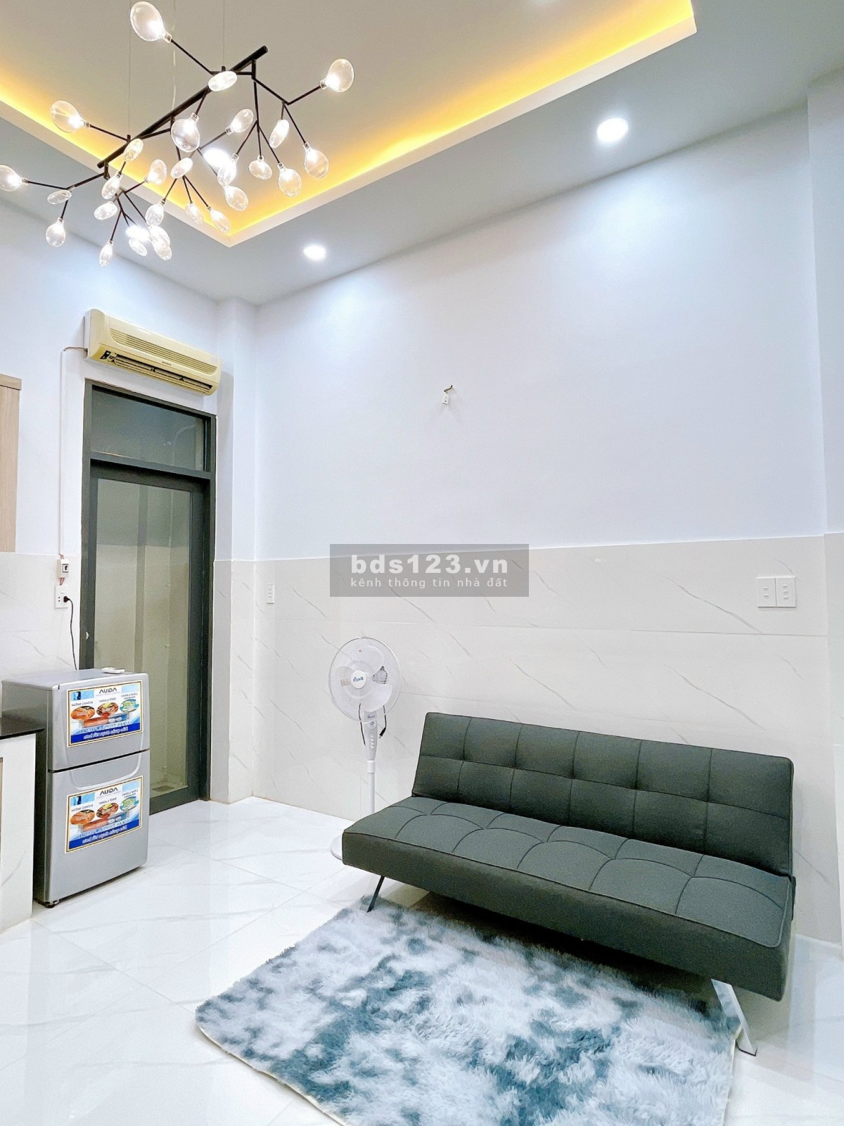 Trống phòng ở tầng trệt, thoáng mát, giờ giấc tự do. Giá 4.8tr/tháng,