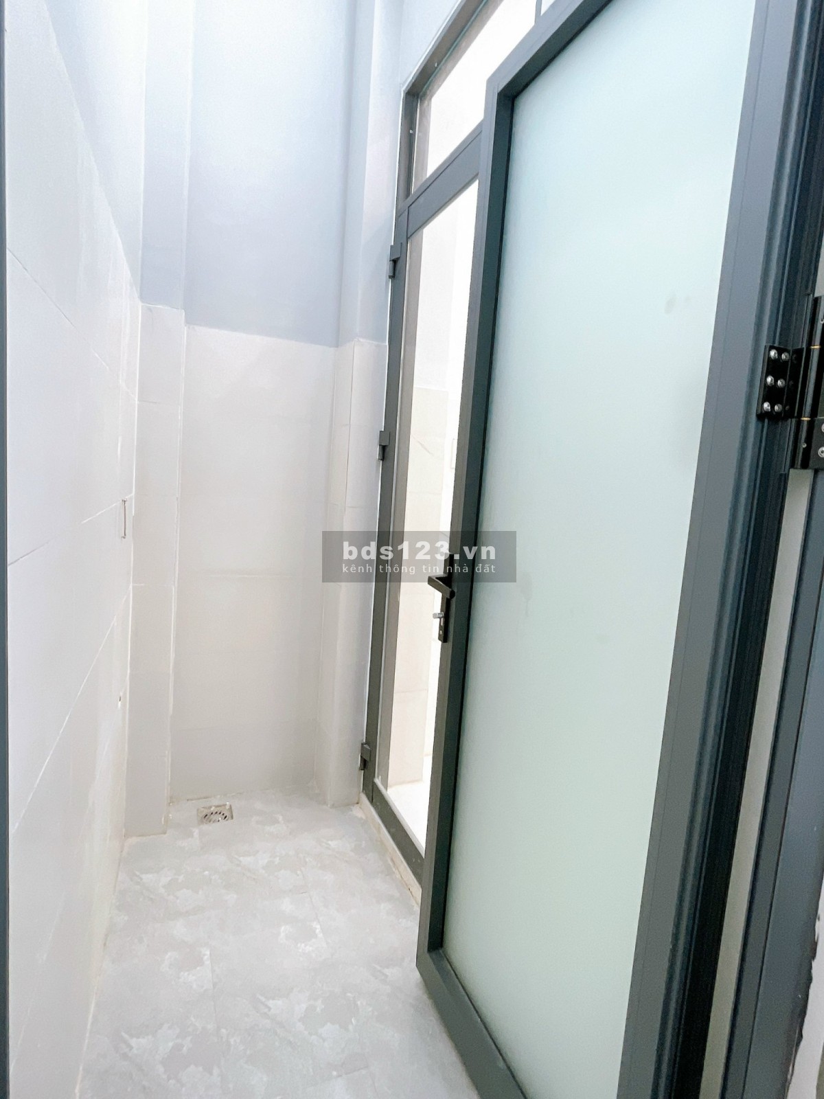 Trống phòng ở tầng trệt, thoáng mát, giờ giấc tự do. Giá 4.8tr/tháng,