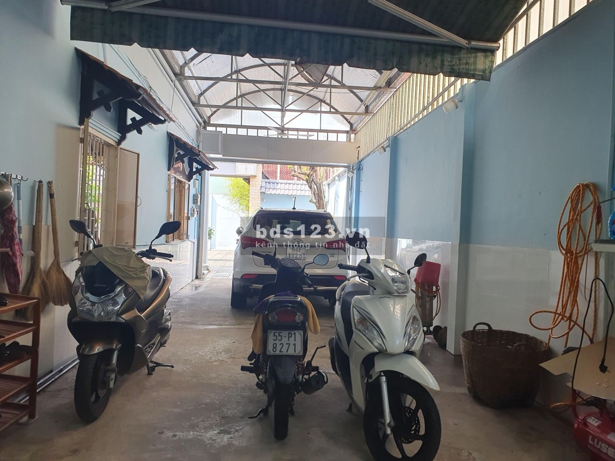 Bán Nhà DT 298m2, Đường Phan Văn Hớn Chợ Bà Điểm Hóc Môn, Giá Nhỉnh 9Tỷ.