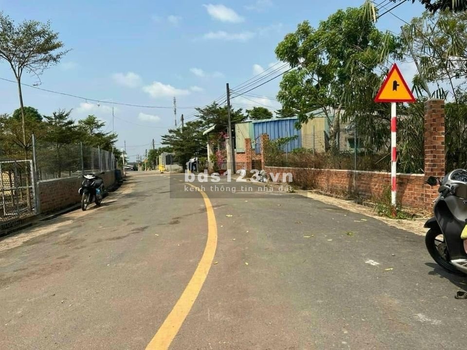 Chính chủ cần bán 1000m2 vườn bưởi, sổ sẵn giá chỉ 578 triệu tại - Bình Dương