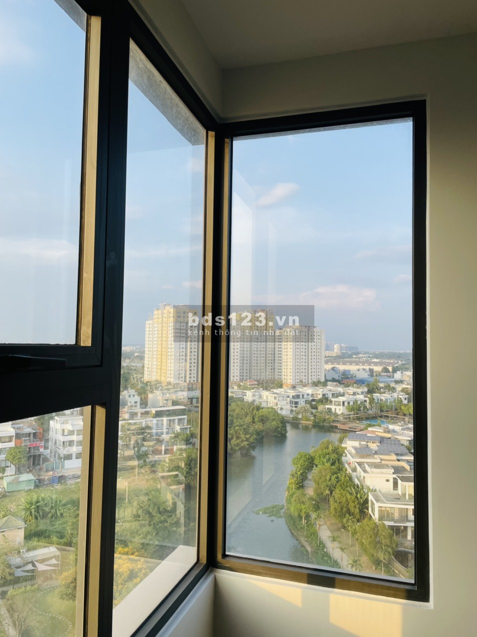 Cho thuê căn hộ Safira Khang Điền 3PN view sông thoáng mát