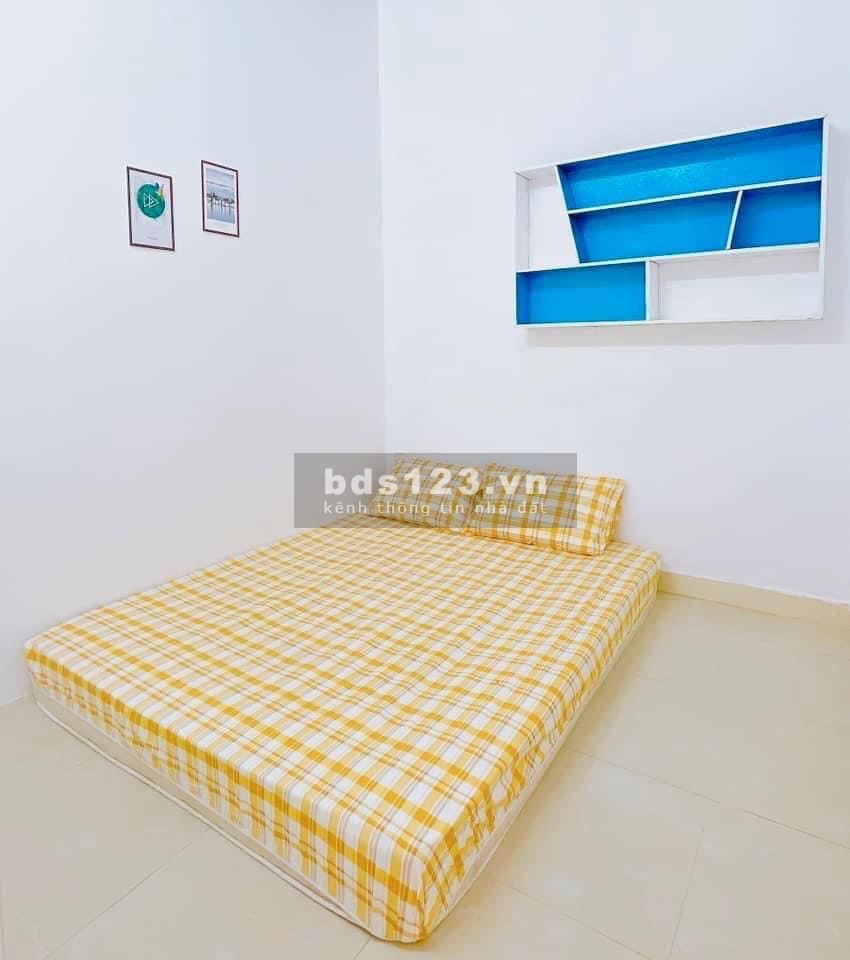 Còn phòng mới 2 triệu 6 có máy lạnh, bếp, giờ giấc tự do không chung chủ