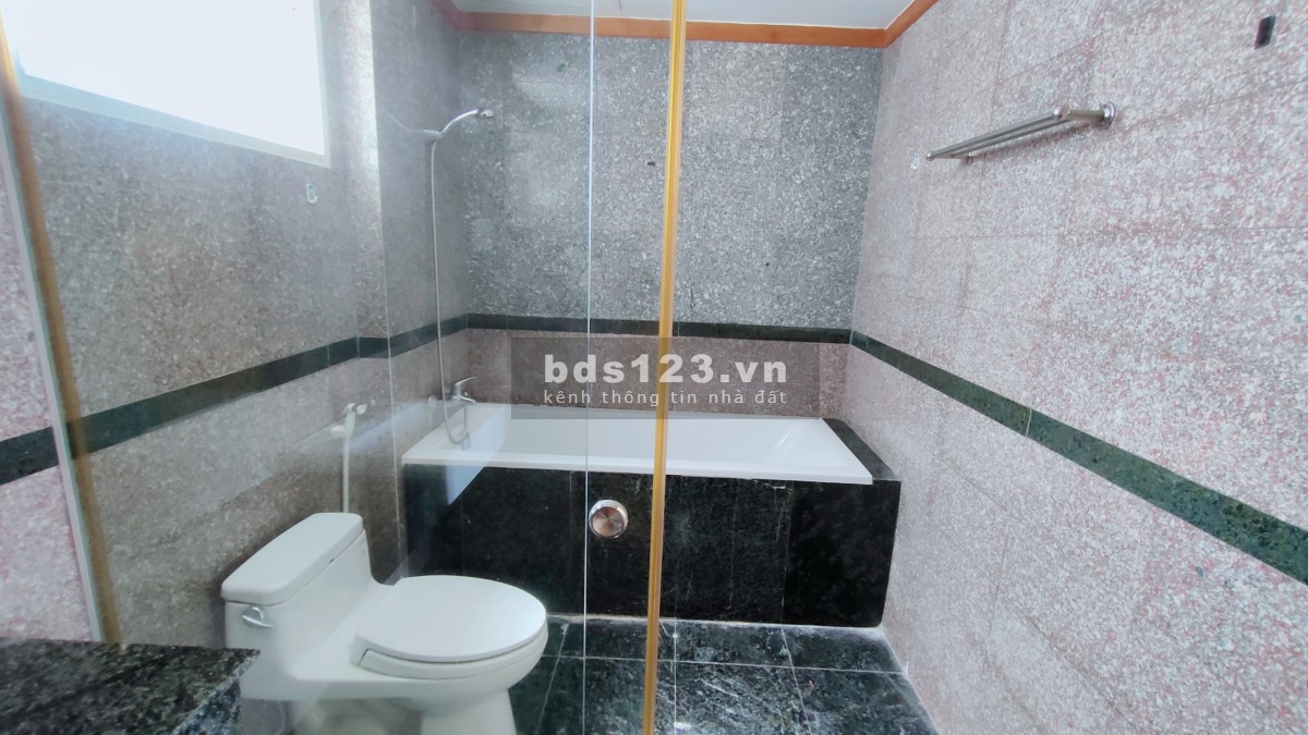 Chung cư Phú Hoàng Anh. Giá thuê là 4.5 triệu mỗi tháng, chỉ dành cho nữ thuê