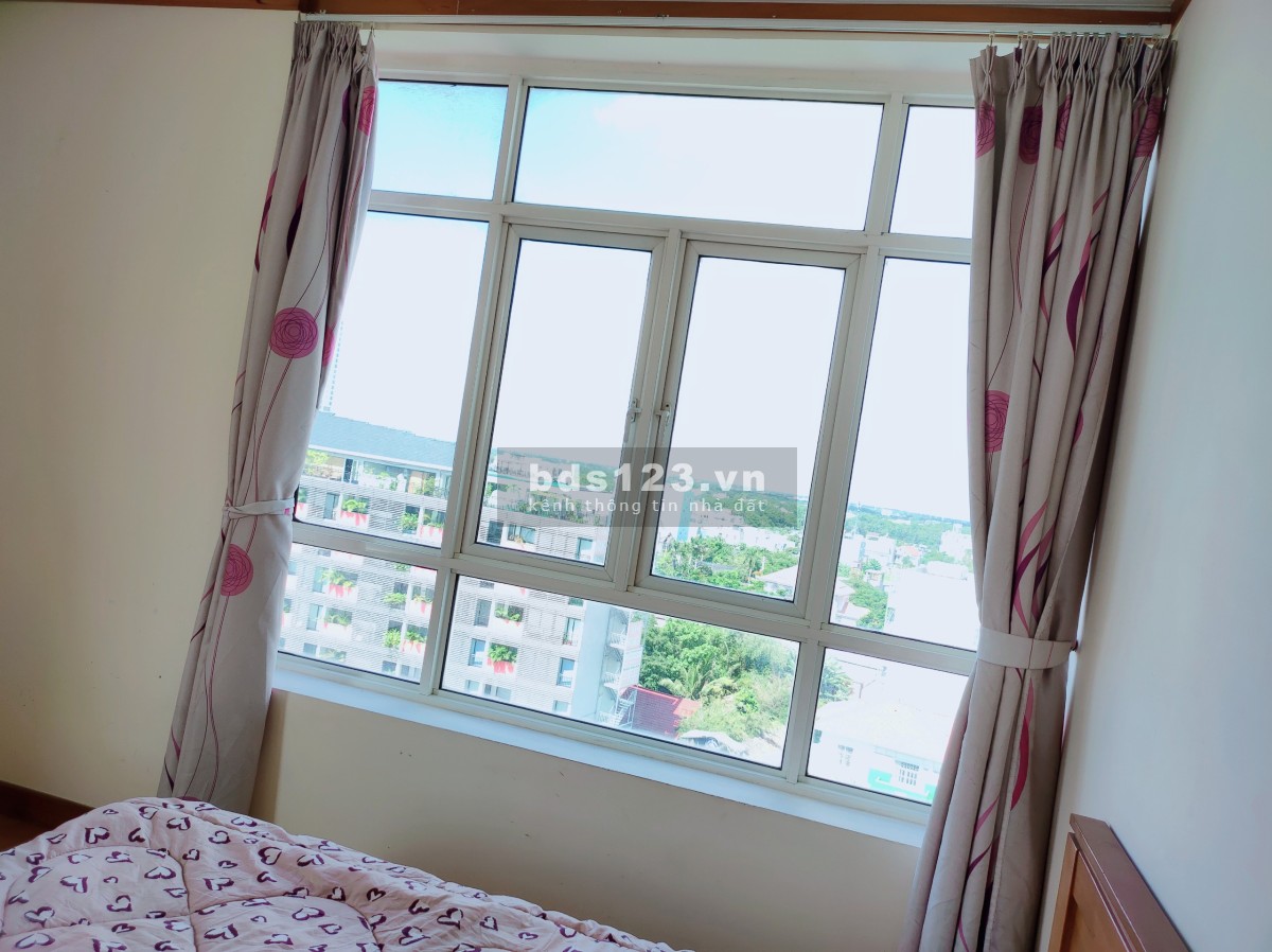 Chung cư Phú Hoàng Anh. Giá thuê là 4.5 triệu mỗi tháng, chỉ dành cho nữ thuê