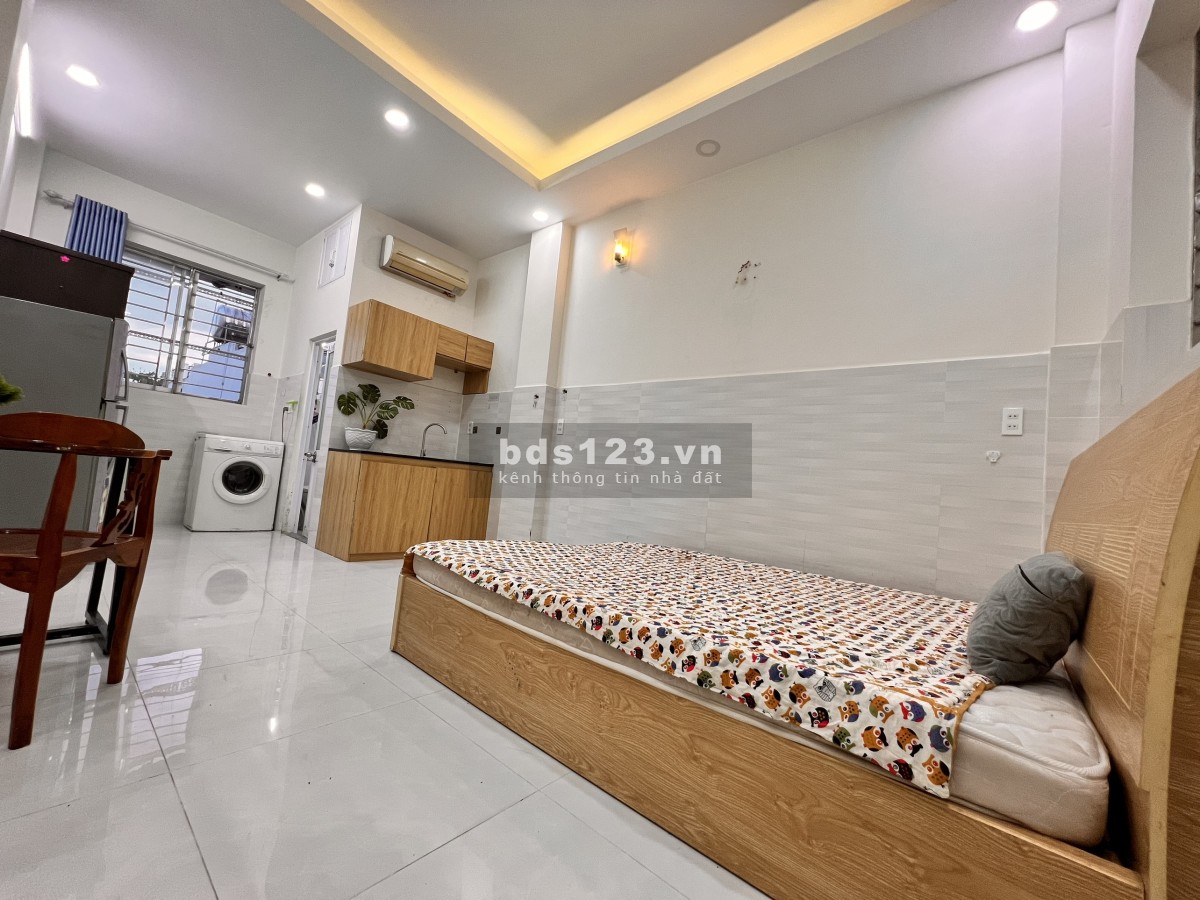 Studio tòa nhà thang máy, có hầm gửi xe, giặt phơi tầng thượng, cho nuôi pet .Ra vào bằng vân tay.