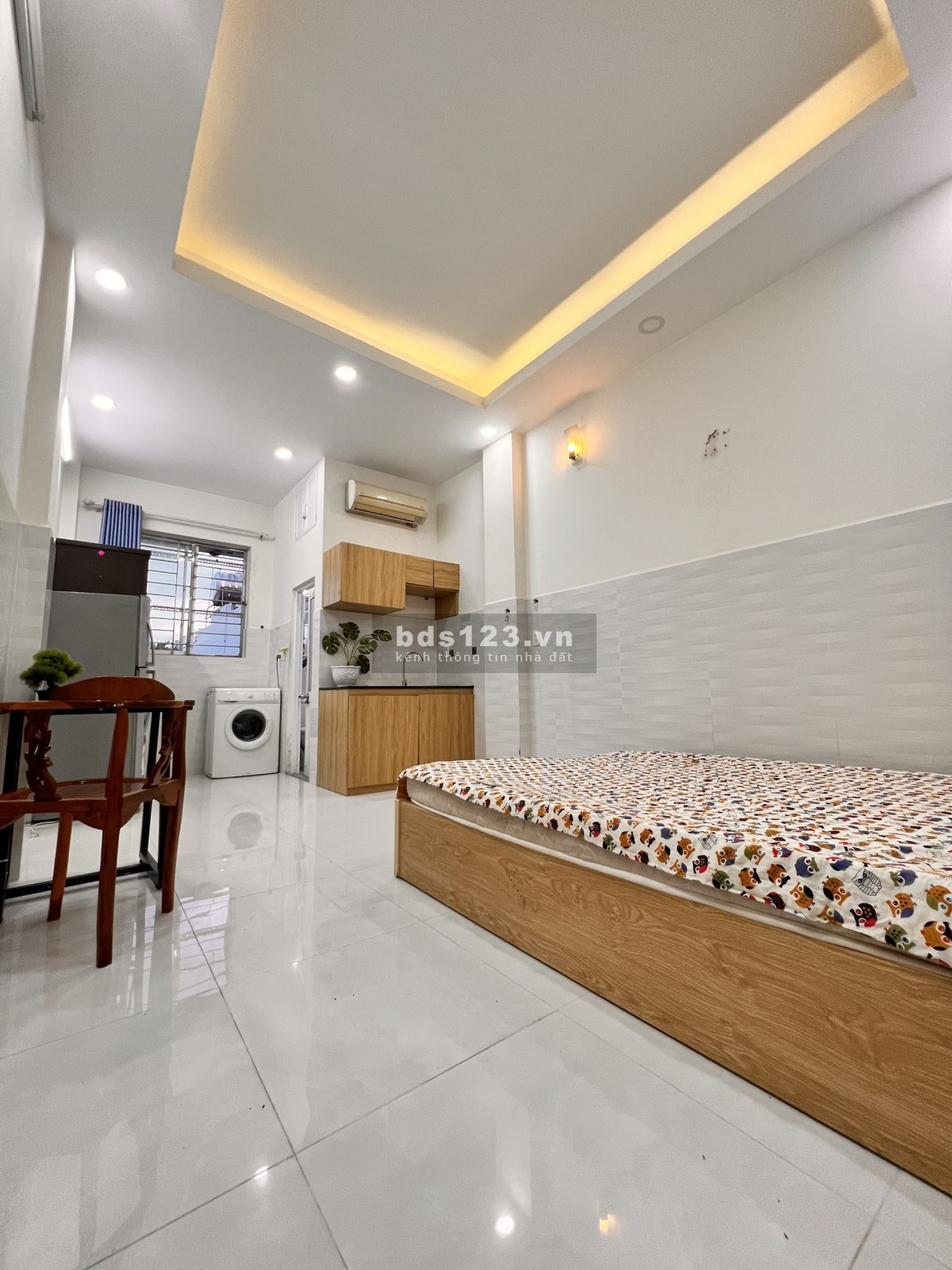Studio tòa nhà thang máy, có hầm gửi xe, giặt phơi tầng thượng, cho nuôi pet .Ra vào bằng vân tay.