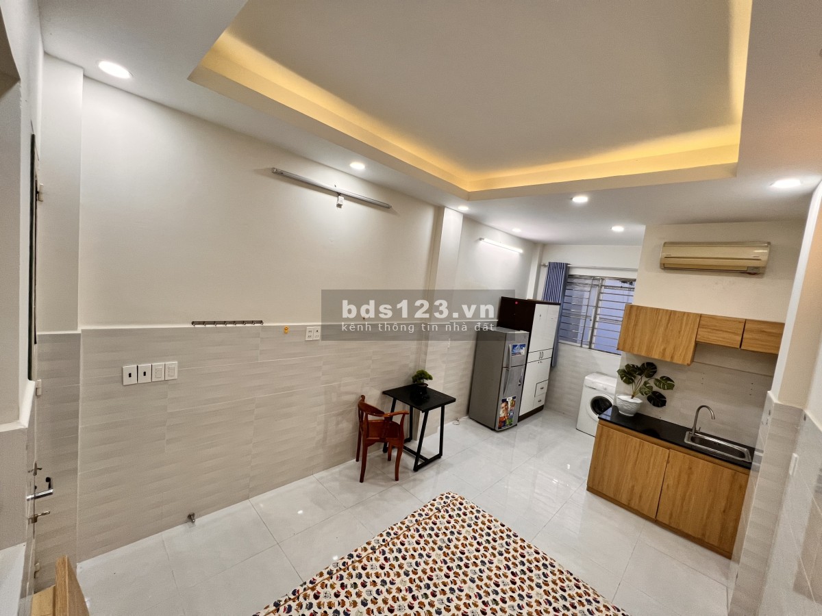 Studio tòa nhà thang máy, có hầm gửi xe, giặt phơi tầng thượng, cho nuôi pet .Ra vào bằng vân tay.