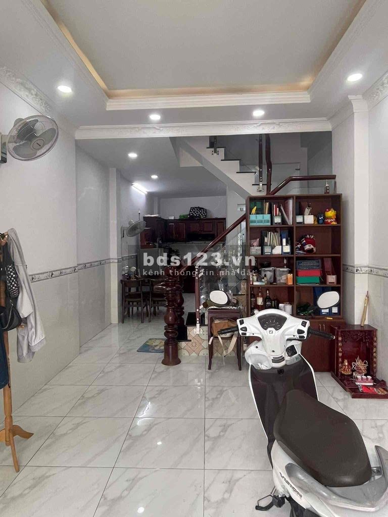NHÀ MẶT TIỀN KINH DOANH SẦM UẤT HXH 2 XE TẢI TRÁNH NHAU