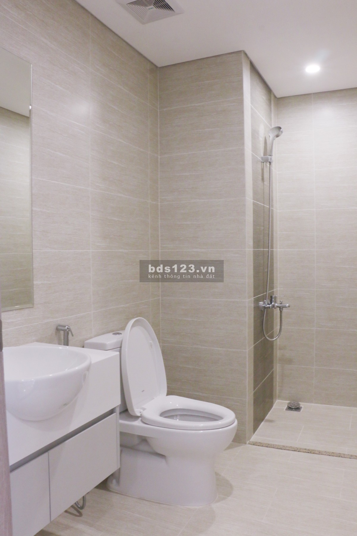 1N+1 43m full đồ gỗ vào luôn 8,5 tr/tháng Vinhomes Smart City