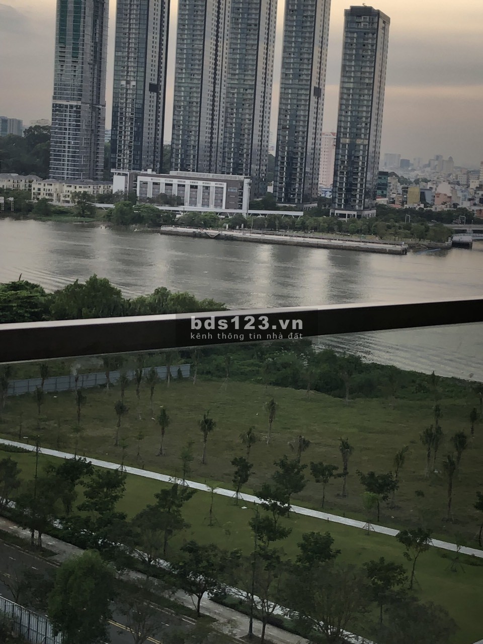Bán căn hộ 1PN The River view cầu SG, Landmark 81 giá 10 tỷ 5 all in
