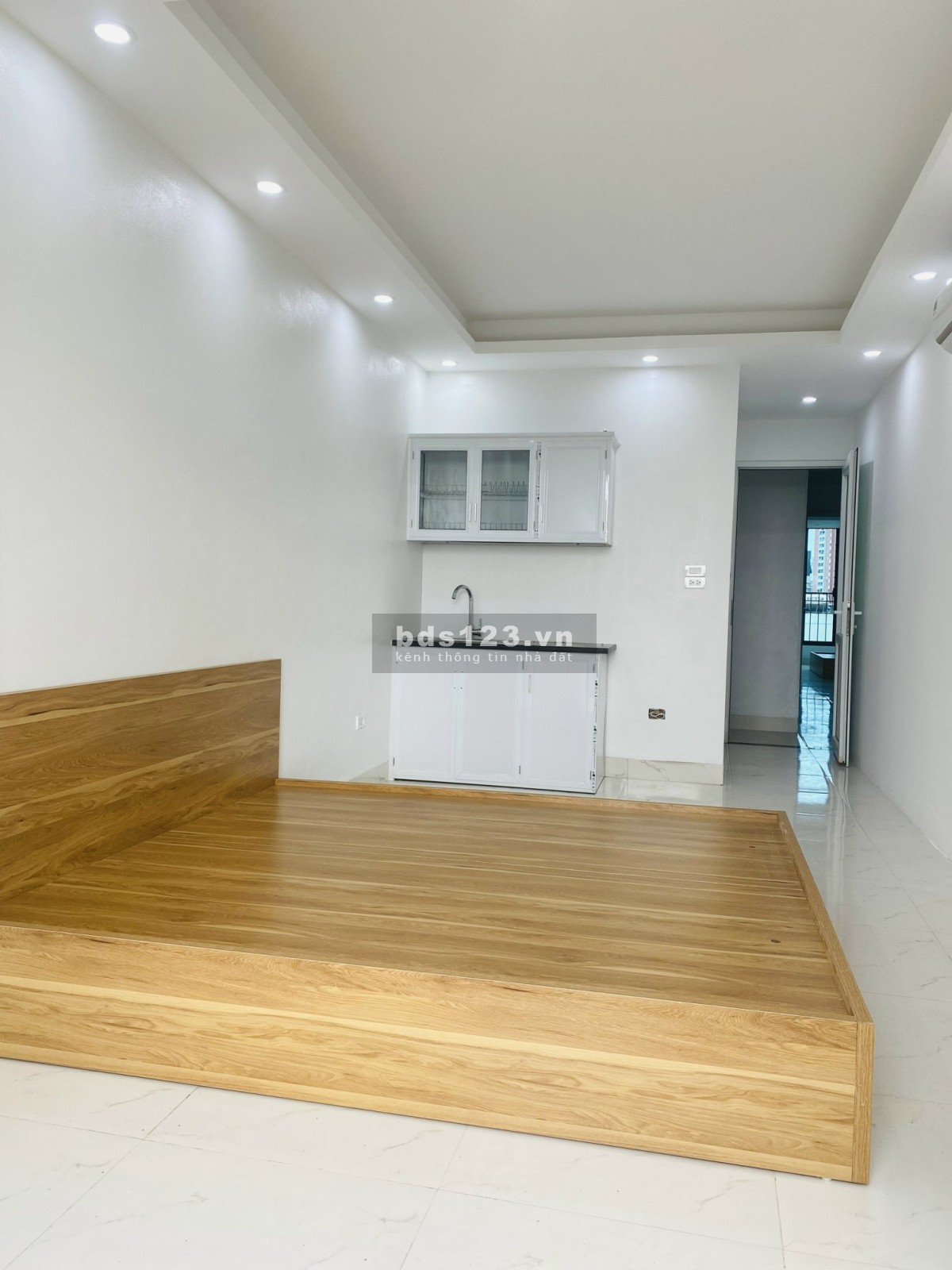 Chính chủ cho thuê căn hộ studio mới khai trương, vị trí trung tâm, tầm nhìn thoáng, an ninh tốt.