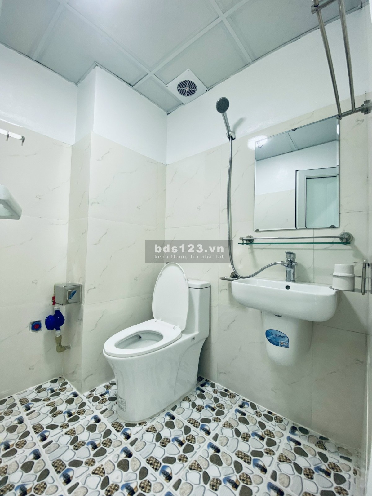 Chính chủ cho thuê căn hộ studio mới khai trương, vị trí trung tâm, tầm nhìn thoáng, an ninh tốt.