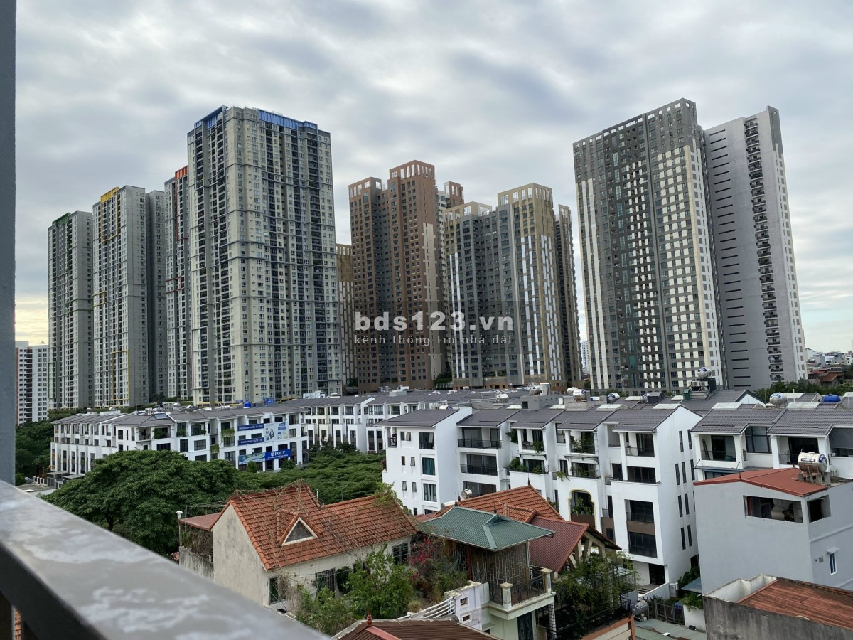 Chính chủ cho thuê căn hộ studio mới khai trương, vị trí trung tâm, tầm nhìn thoáng, an ninh tốt.