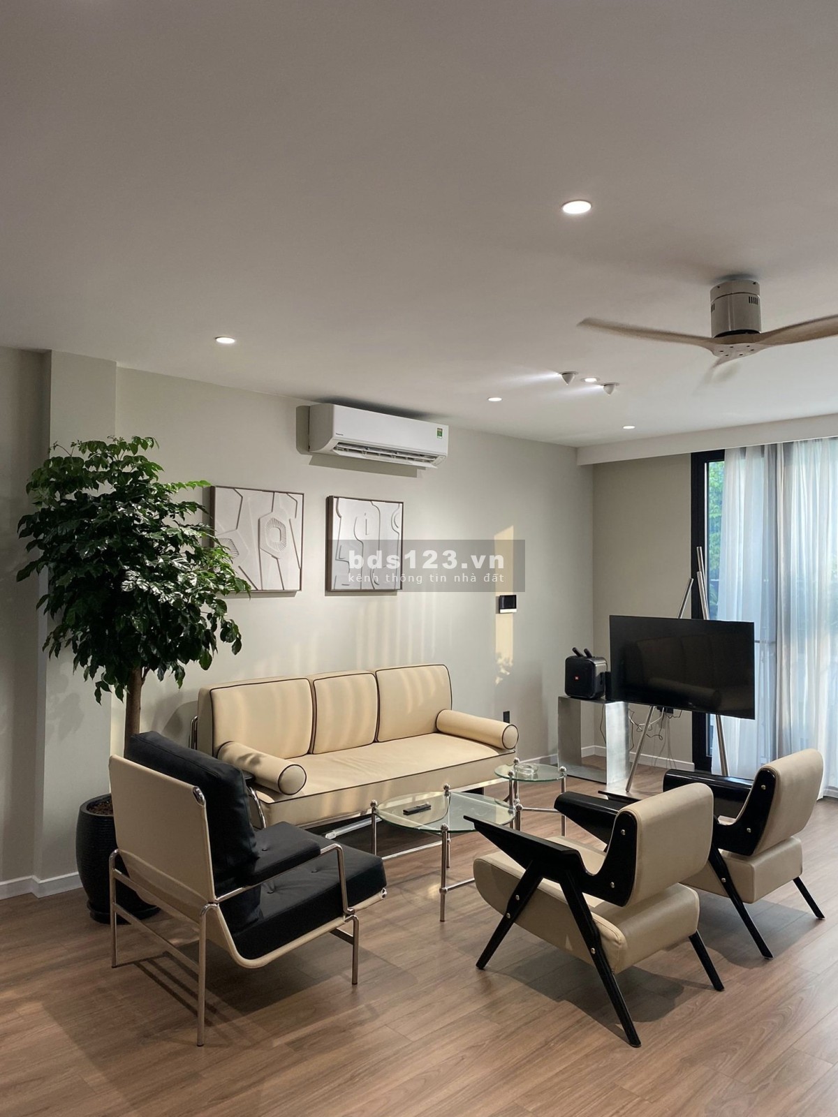 PHỐ ÁI MỘ-TRƯỚC NHÀ OTO TRÁNH- GARA 2 OTO- FULL NỘI THẤT- NHÀ THIẾT KẾ SIÊU ĐẸP- GIÁ ĐẸP 17.x TỶ
