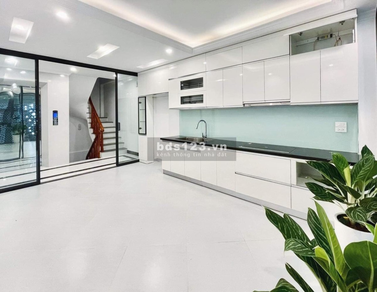 Cần bán tòa nhà văn phòng ngõ 42 Phố Thịnh Liệt, cách mặt đường Giải Phóng chỉ khoảng 300m