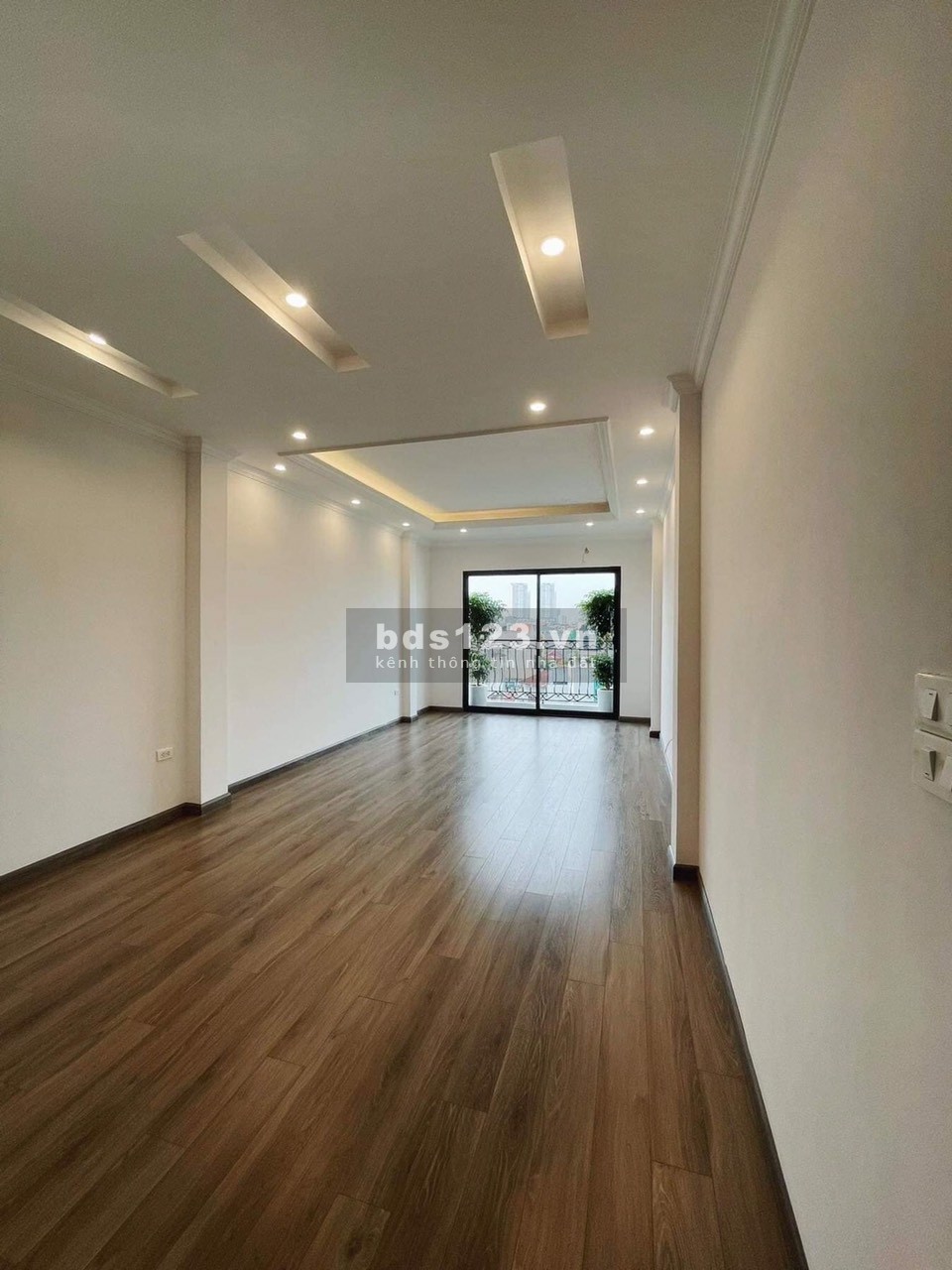Cần bán tòa nhà văn phòng ngõ 42 Phố Thịnh Liệt, cách mặt đường Giải Phóng chỉ khoảng 300m