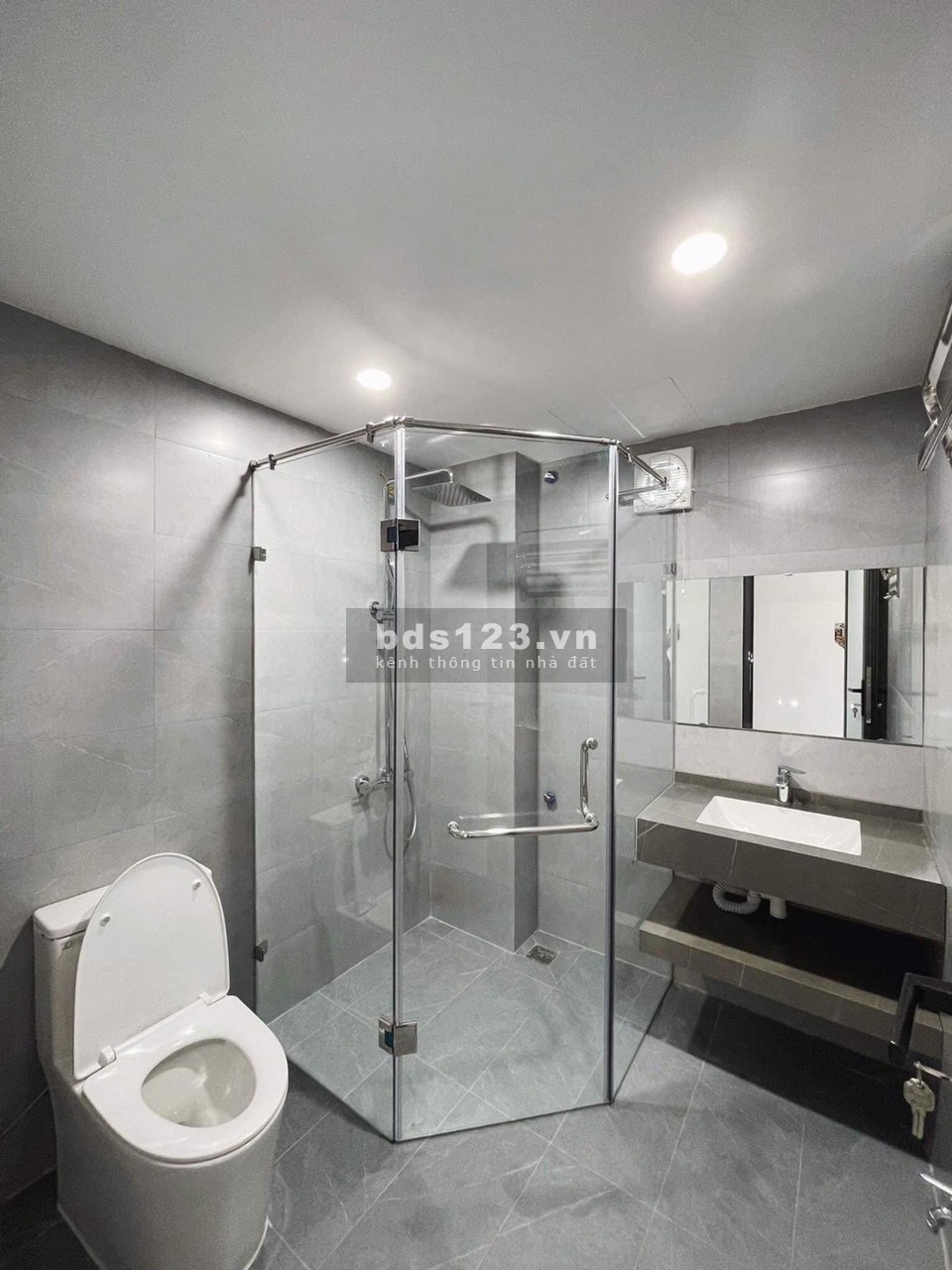Cần bán tòa nhà văn phòng ngõ 42 Phố Thịnh Liệt, cách mặt đường Giải Phóng chỉ khoảng 300m