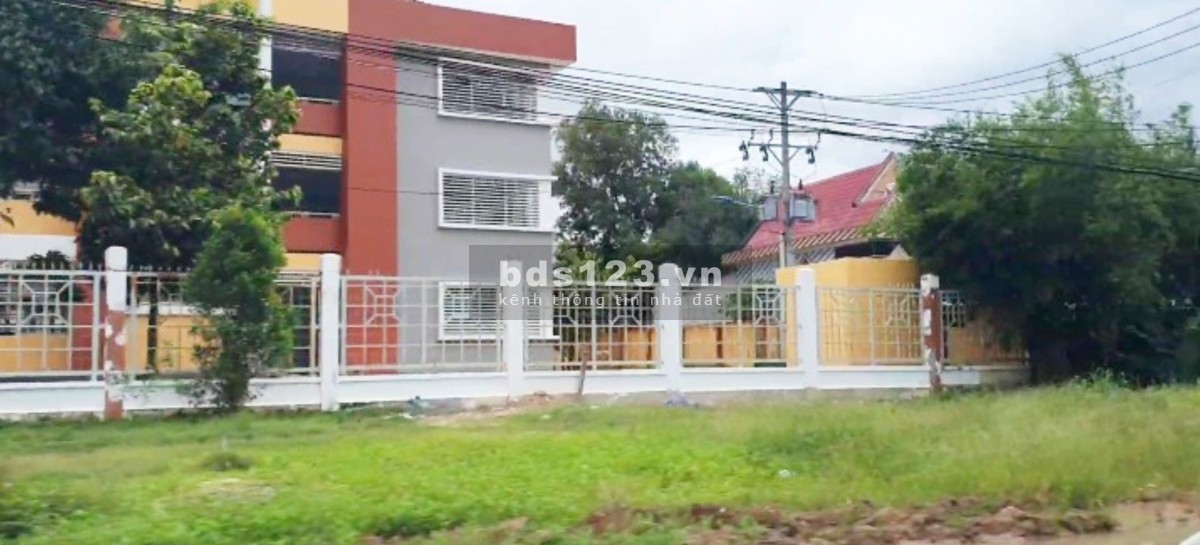 Chính chủ trực tiếp bán gấp lô đất 2 mặt tiền. Giá 750 triệu. Gần chợ