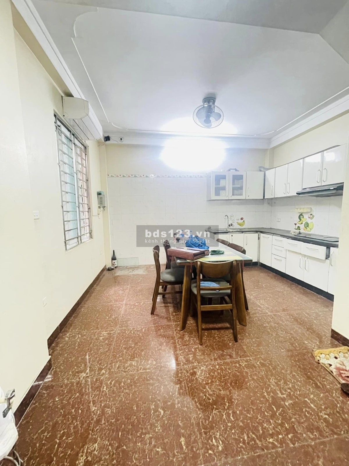 Bán nhà phố Nguyễn Văn Cừ, lô góc, 3 mặt thoáng, ô tô nhỏ đỗ cửa, giá hợp lý chỉ 4.55 tỷ.