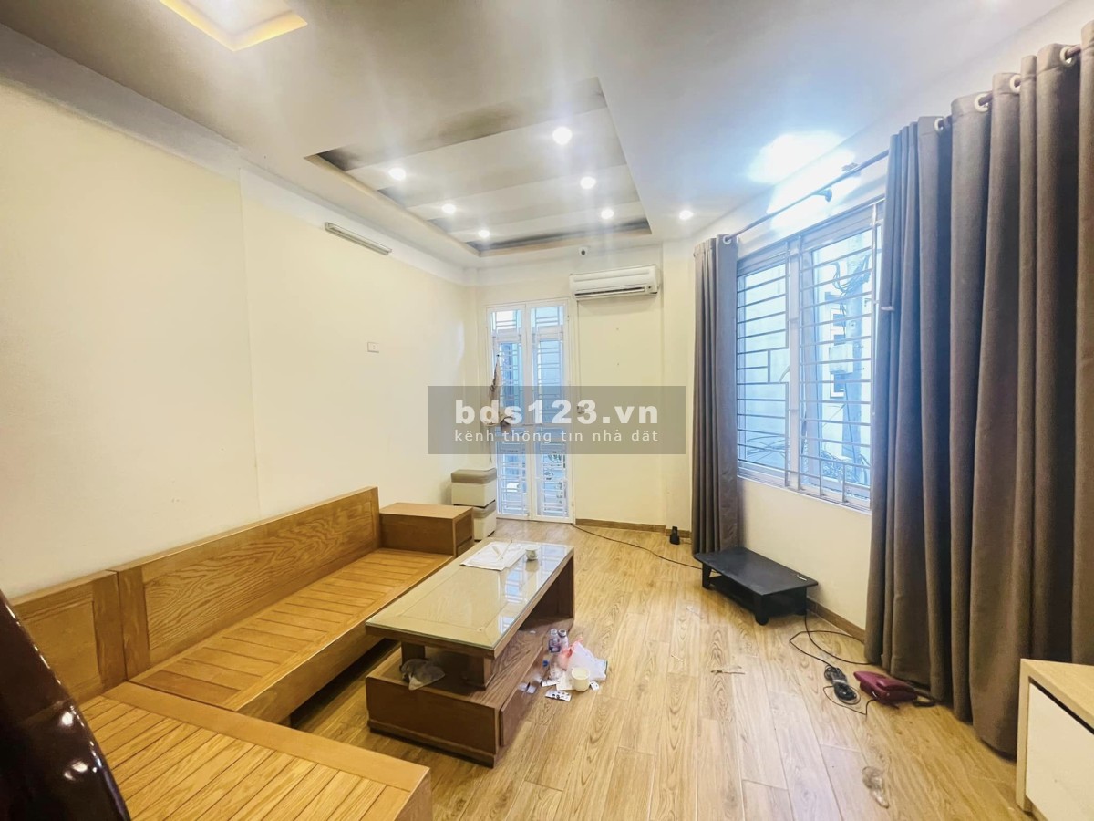 Bán nhà phố Nguyễn Văn Cừ, lô góc, 3 mặt thoáng, ô tô nhỏ đỗ cửa, giá hợp lý chỉ 4.55 tỷ.