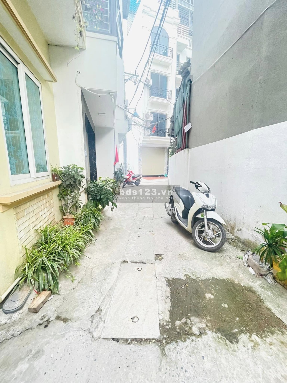 Bán nhà phố Nguyễn Văn Cừ, lô góc, 3 mặt thoáng, ô tô nhỏ đỗ cửa, giá hợp lý chỉ 4.55 tỷ.