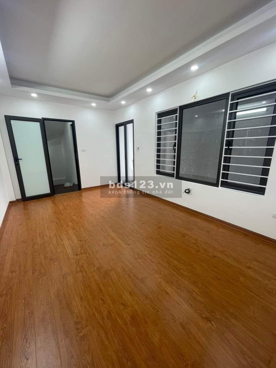 Nhà mới, kính cường lô góc, phố Kim Quan, ô tô đỗ cửa. Giá sốc từ 3.05 tỷ.