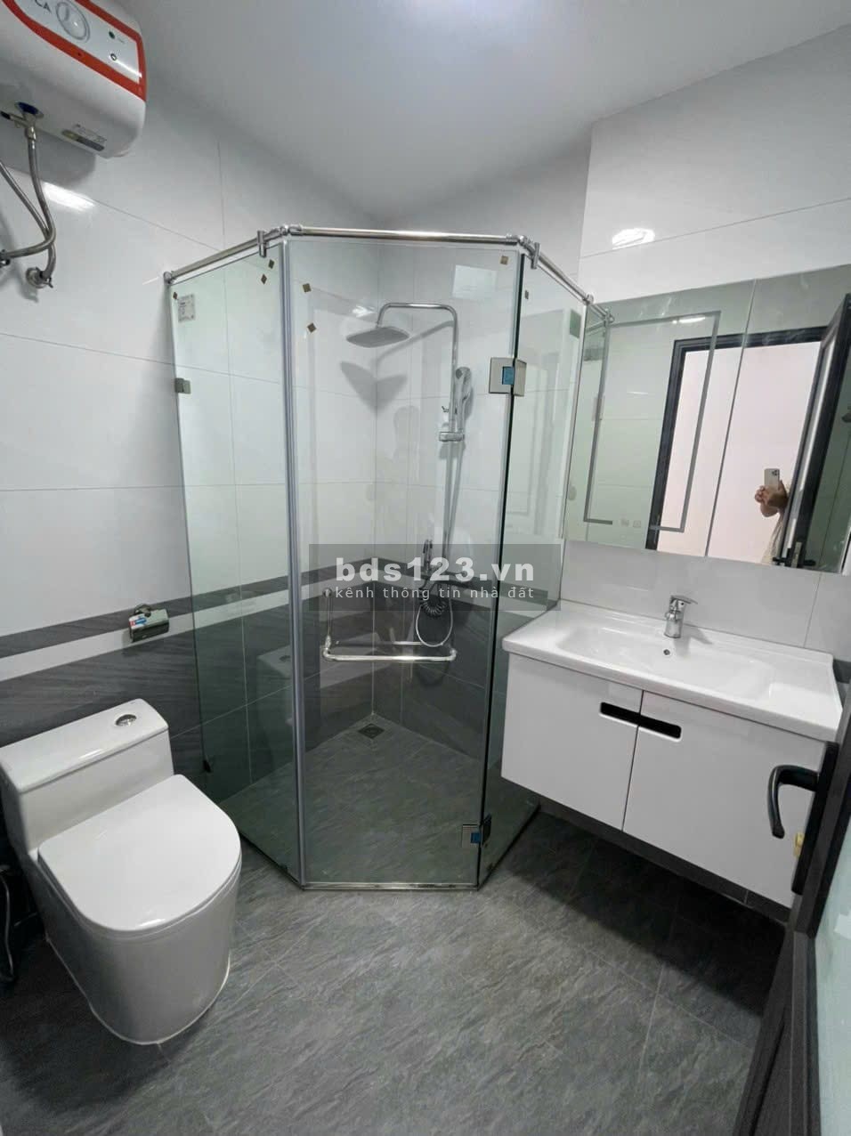 Nhà mới, kính cường lô góc, phố Kim Quan, ô tô đỗ cửa. Giá sốc từ 3.05 tỷ.
