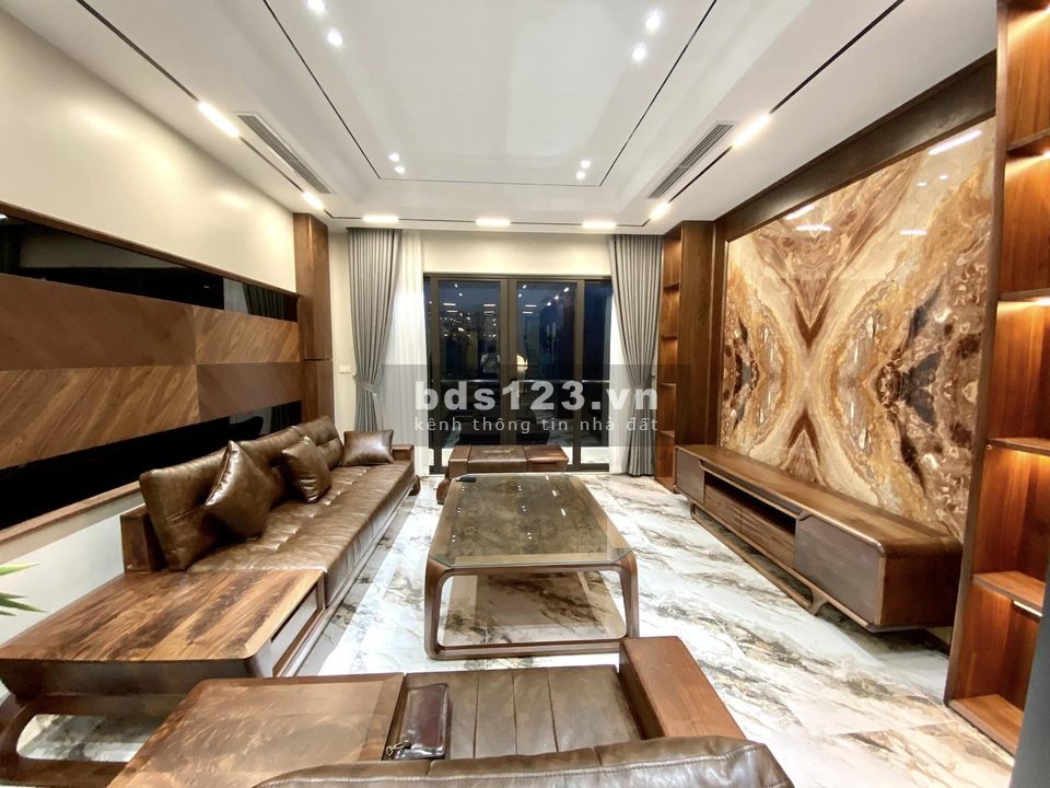 Giảm ngay 400 triệu, giá mới chỉ 13.8 tỷ, nhà phố Nguyễn Văn Cừ 7 tầng thang máy, kinh doanh, VIP.