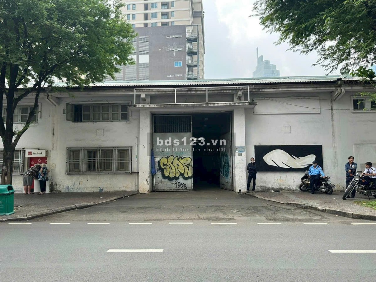 Kho cho thuê 719m2 Lê Thánh Tôn Quận 1