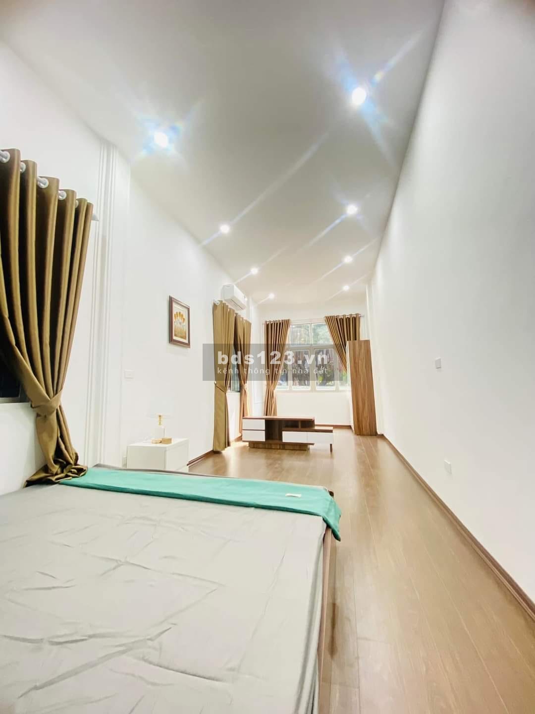Chỉ hơn 3 tỷ có ngay nhà mặt phố Trung Tả, Đống Đa, DT 34m² x 5 tầng