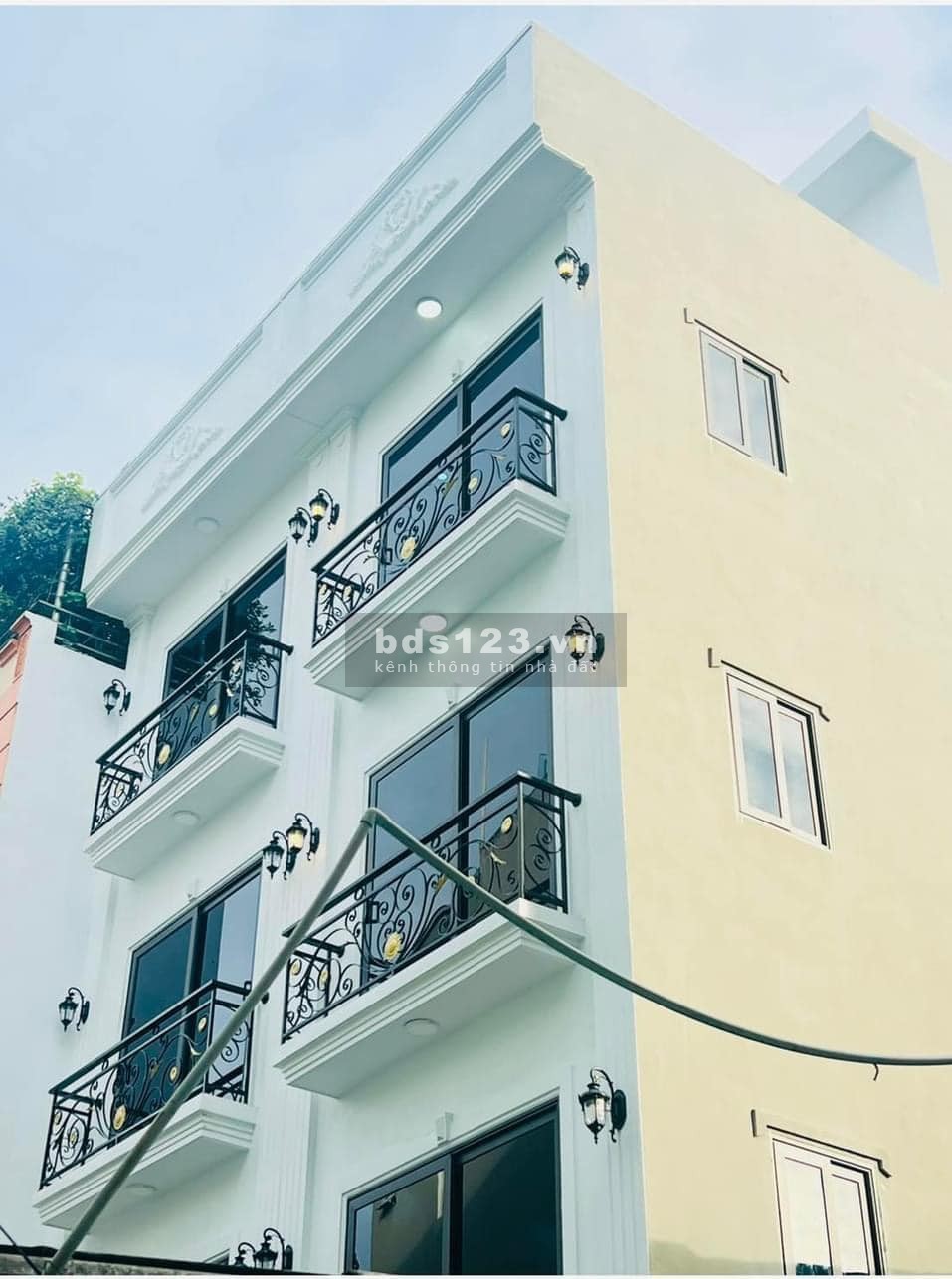 Bán nhà Xuân Đỉnh - Thông đại sử quán - Giá chỉ nhỉnh 4 tỷ có ngay nhà 42M2 ngõ 3 gác đua