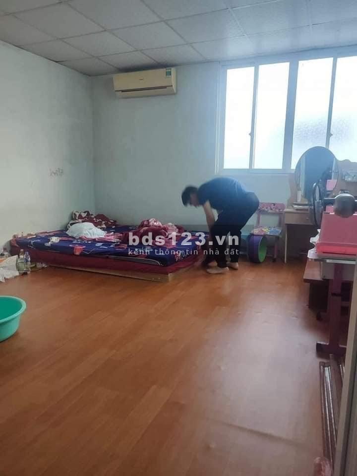 Bán gấp nhà - Hoàng Quốc Việt - Cầu Giấy - giá rẻ - vị trí đẹp - 27m2 - nhỉnh 3 tỷ.