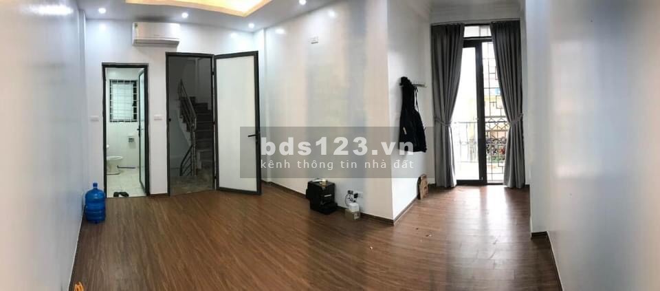 Cần chuyển nhượng căn nhà vị trí đẹp, thiết kế hiện đại, giá rổ rất hợp lý phố Giáp Bát, Q Hoàng Mai