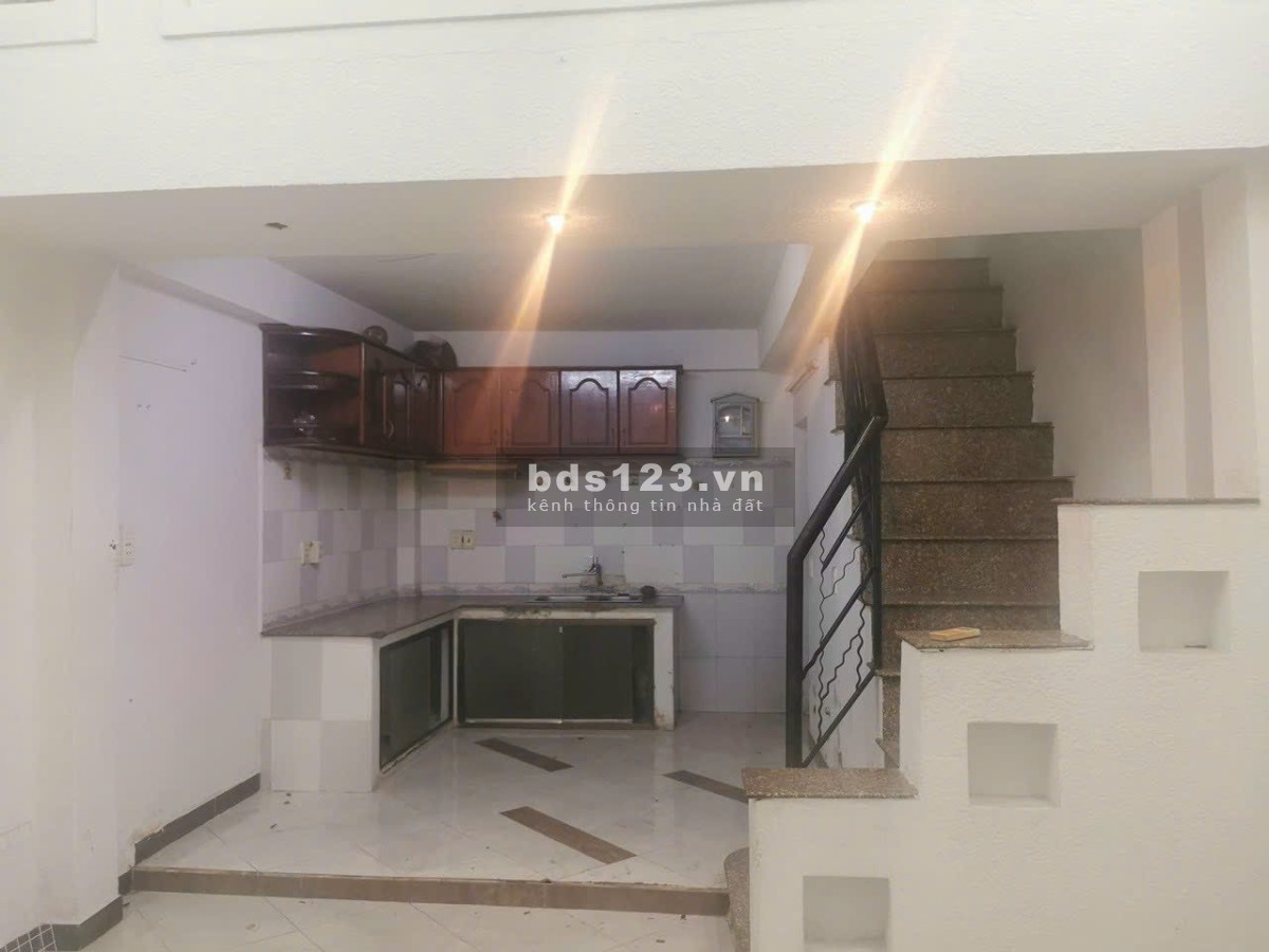 Bán nhà nguyên căn Lê Văn Sỹ. Giá 4 tỷ. Liên hệ: 0903633361