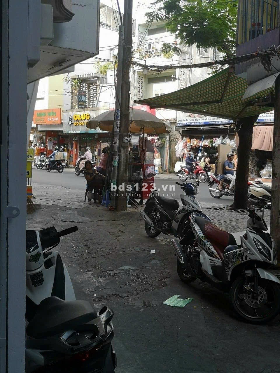 Bán nhà nguyên căn Lê Văn Sỹ. Giá 4 tỷ. Liên hệ: 0903633361