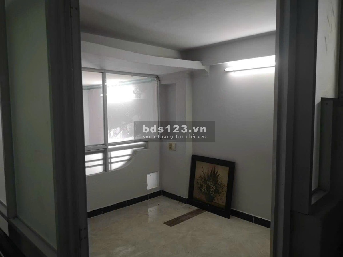 Bán nhà nguyên căn Lê Văn Sỹ. Giá 4 tỷ. Liên hệ: 0903633361