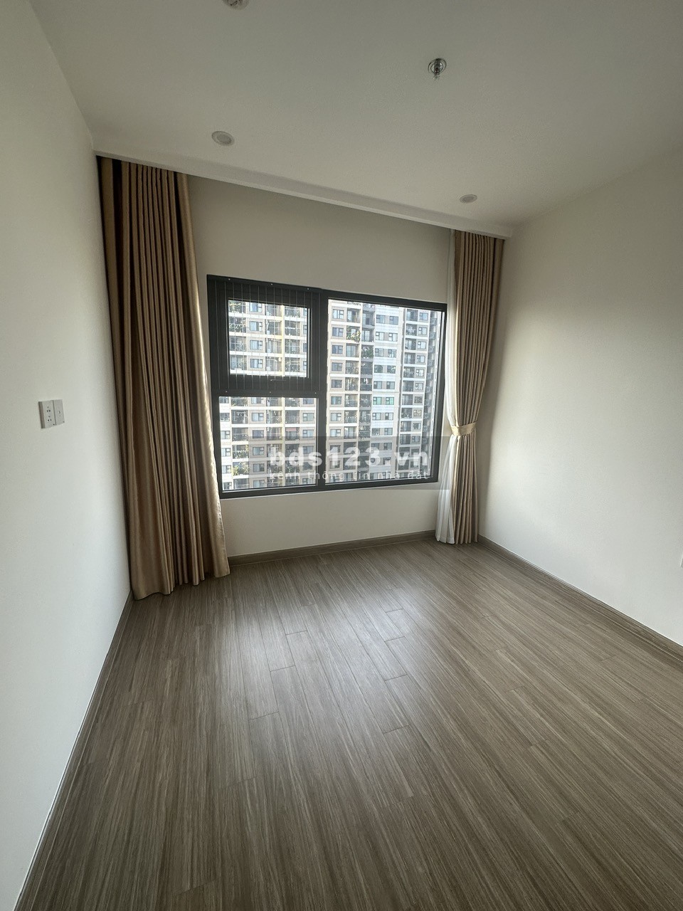 Chính chủ cho thuê 2N+1,2WC 64m NB 9tr/tháng SA3 Vinhomes Smart City