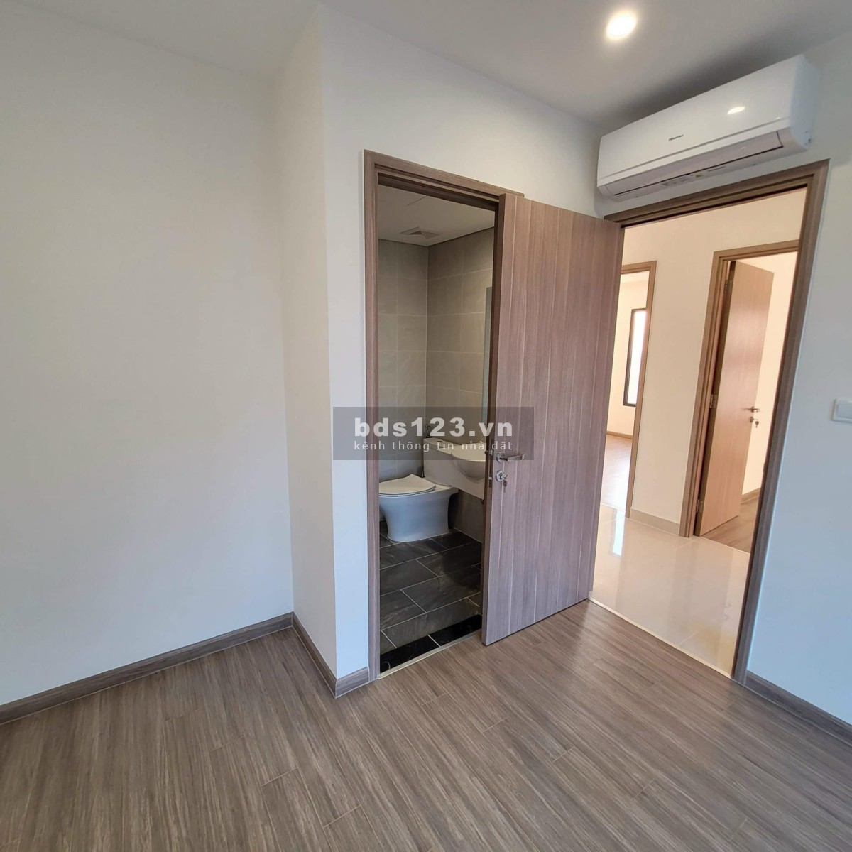 Chính chủ gửi bán 2N+1,2WC 64m đồ cơ bản 2 tỷ 650 bao phí Vinhomes Smart City