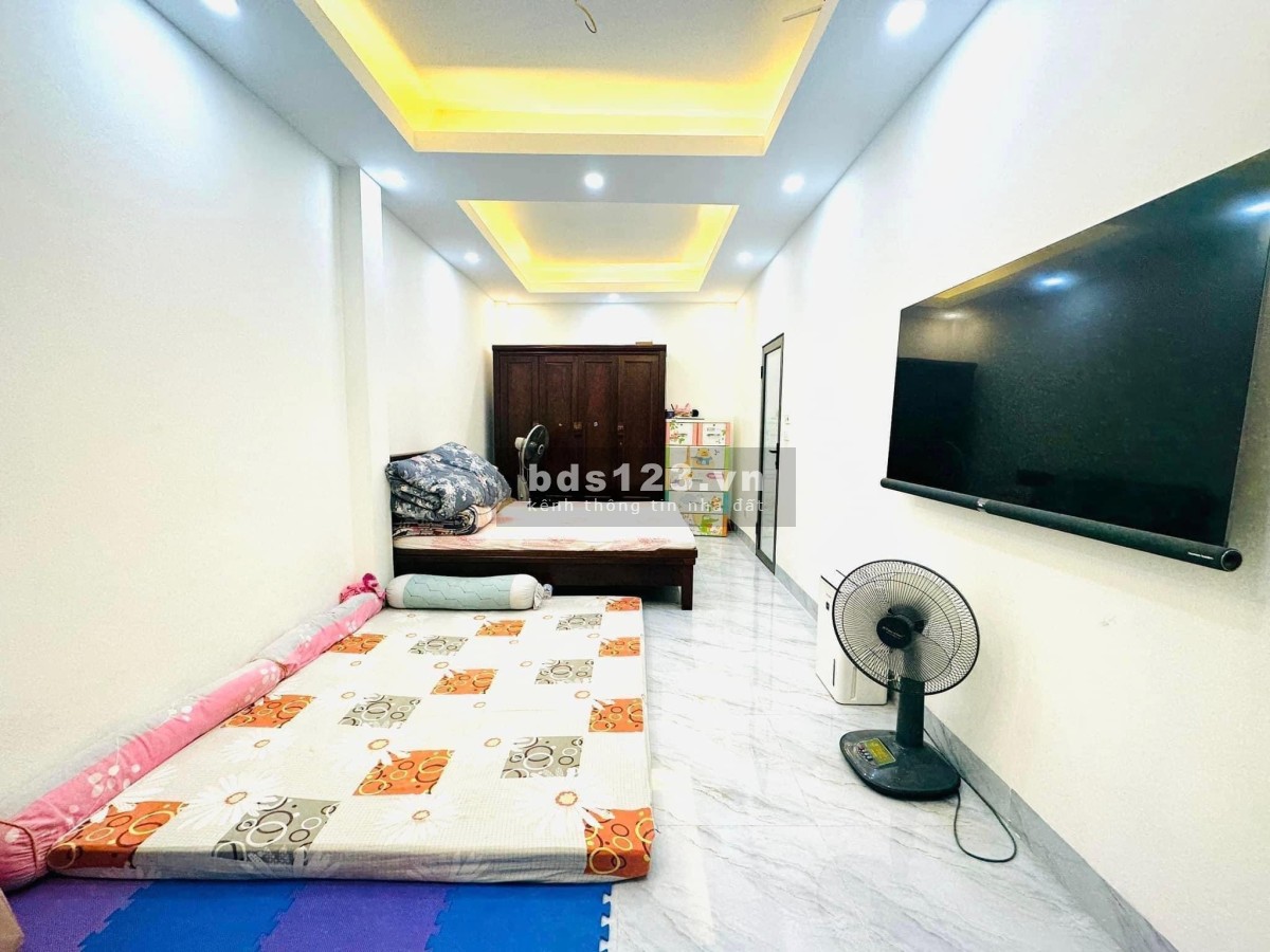 Bán nhà Võ Chí Công, quận Cầu Giấy, 30m2 5 tầng