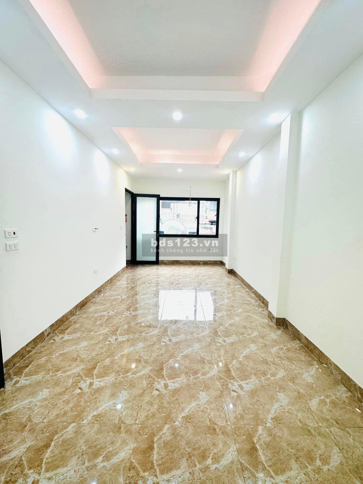 Bán nhà Võ Chí Công, quận Cầu Giấy, 30m2 5 tầng