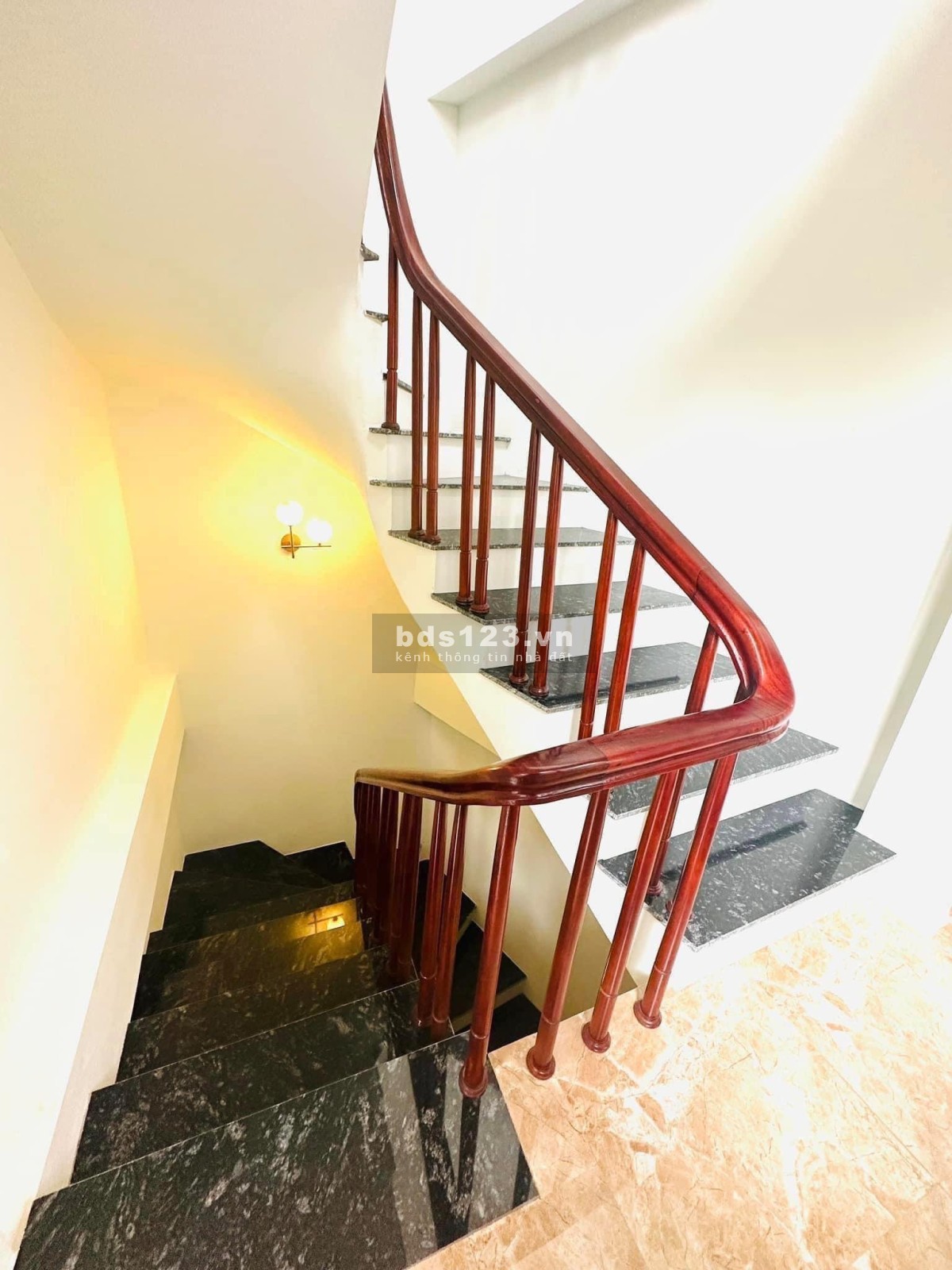 Bán nhà Võ Chí Công, quận Cầu Giấy, 30m2 5 tầng