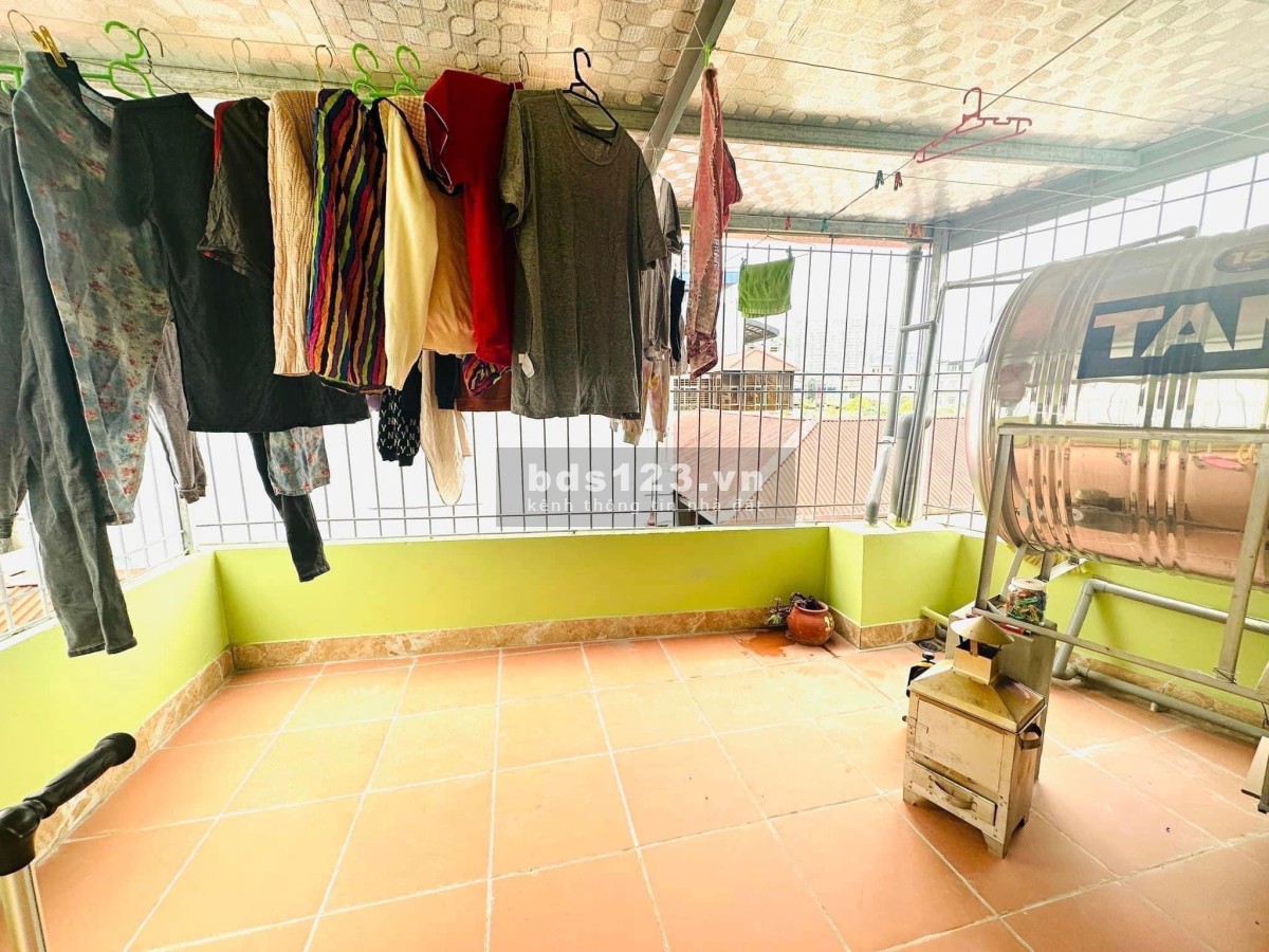 Bán nhà Võ Chí Công, quận Cầu Giấy, 30m2 5 tầng