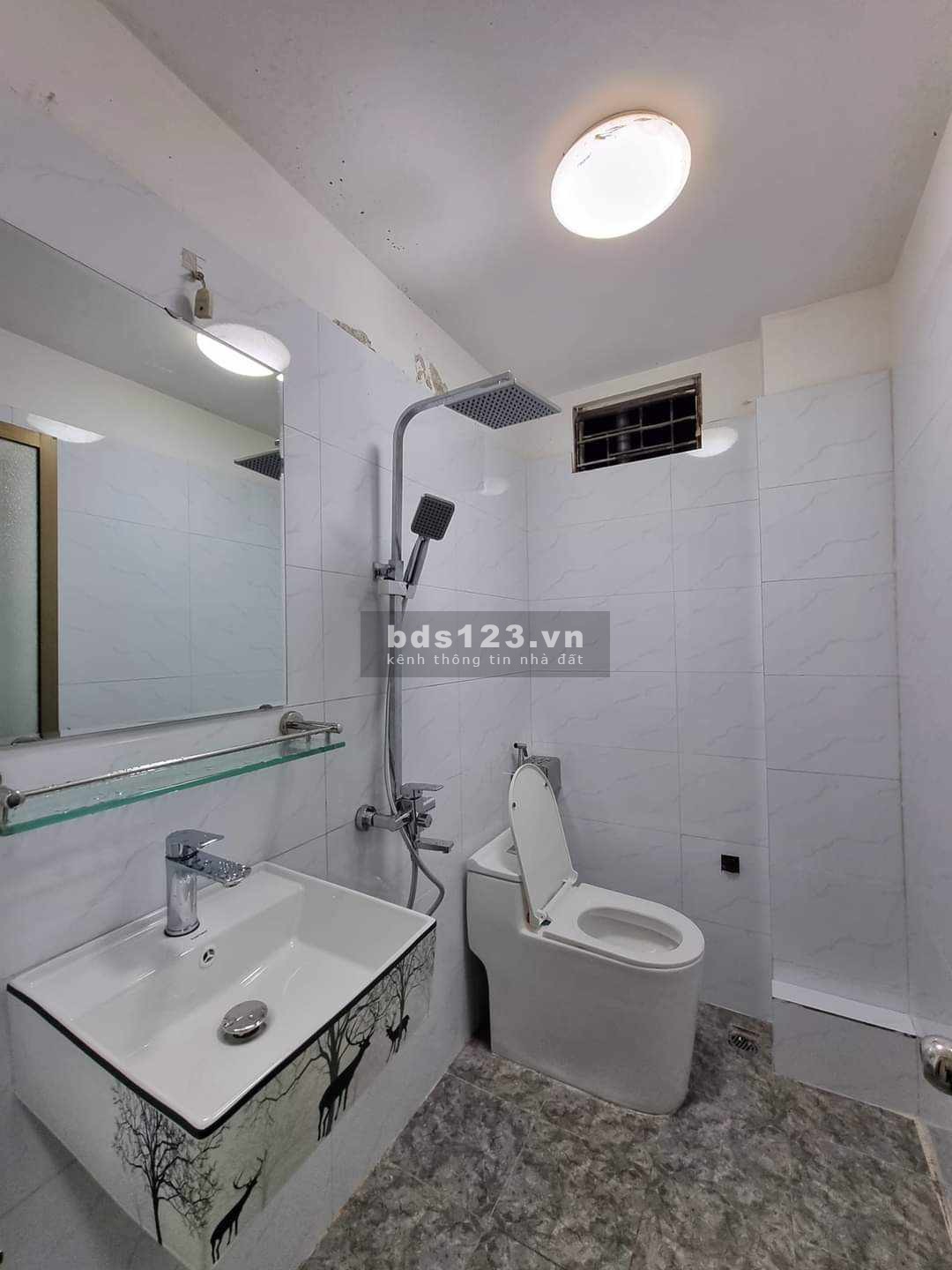 5.x tỷ - Trần Quốc Vượng - dân xây - ngõ thông - full nội thất - trước nhà rất rộng - cách đường lớn